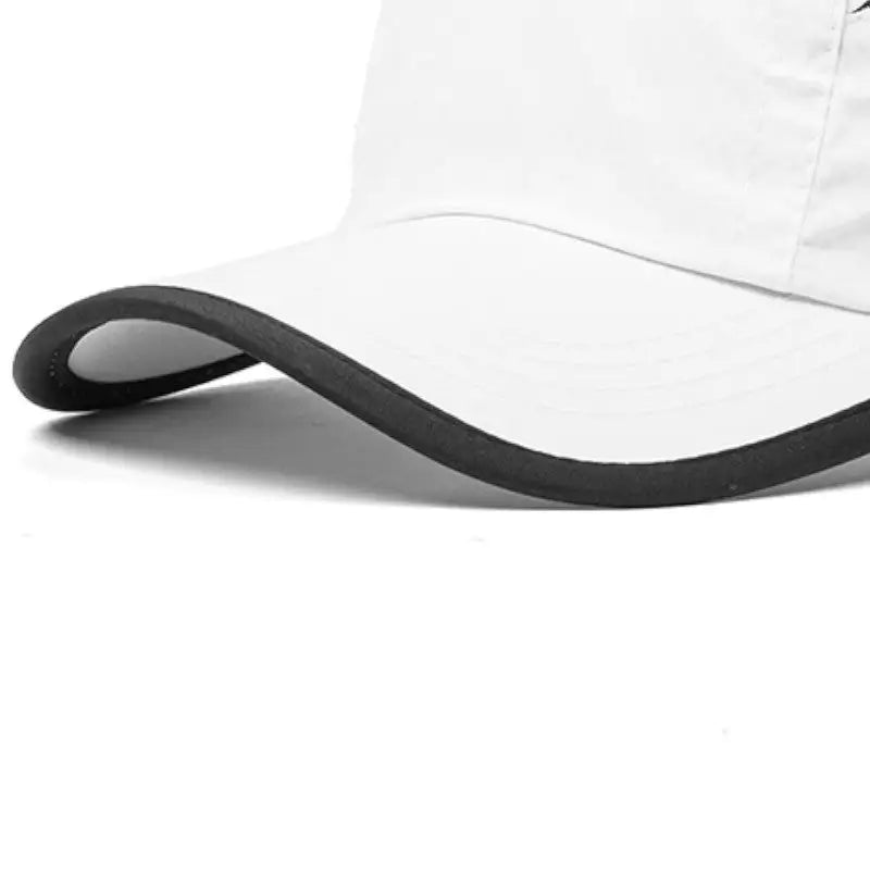Casquette blanche randonnée