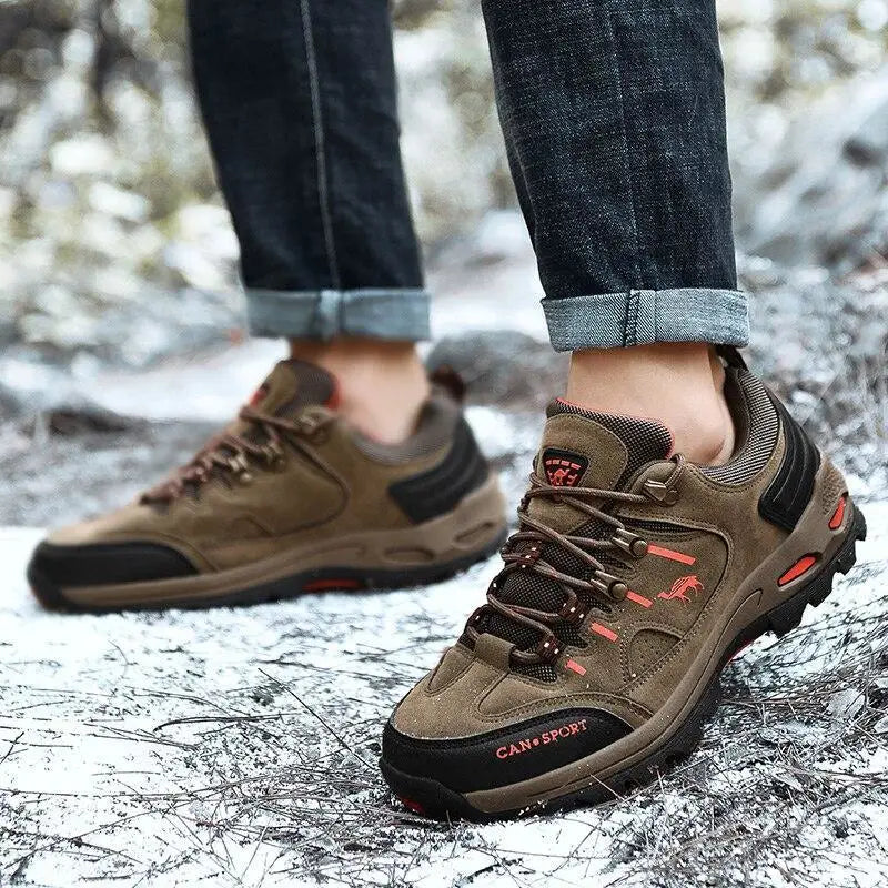 Chaussure de marche militaire