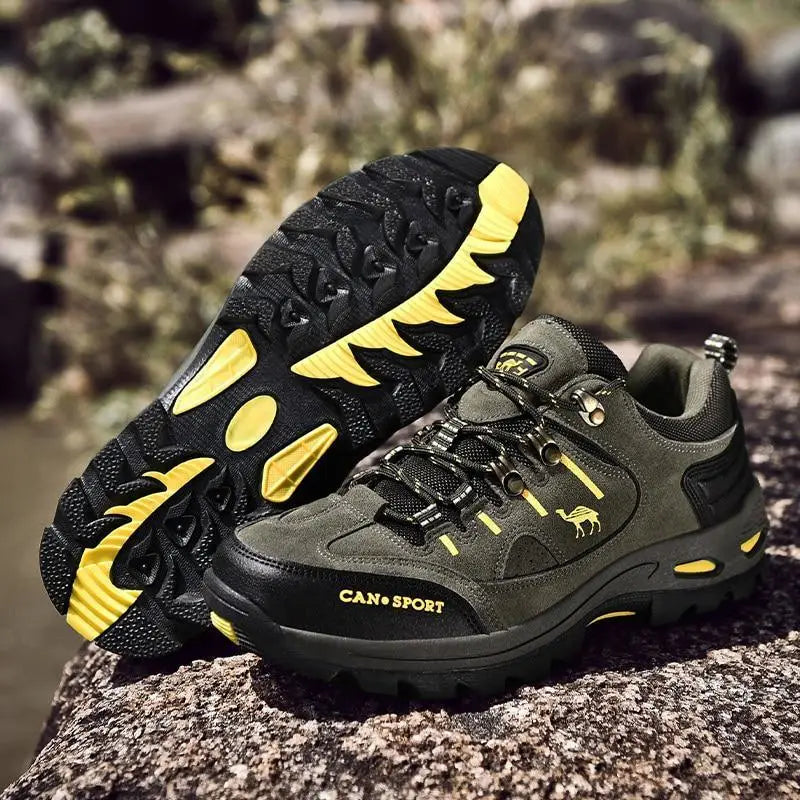 Chaussure de marche militaire