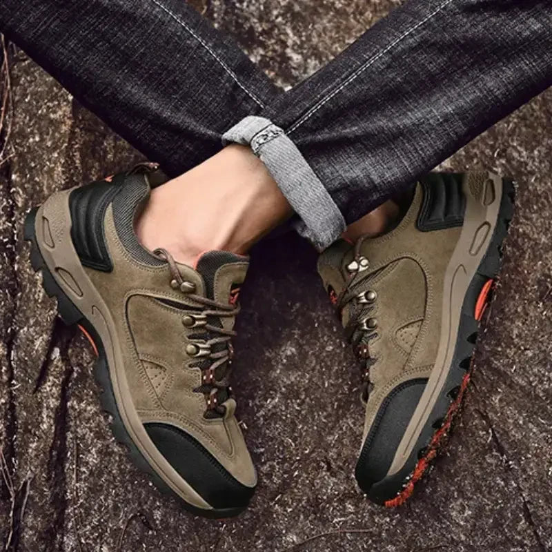 Chaussure de marche militaire