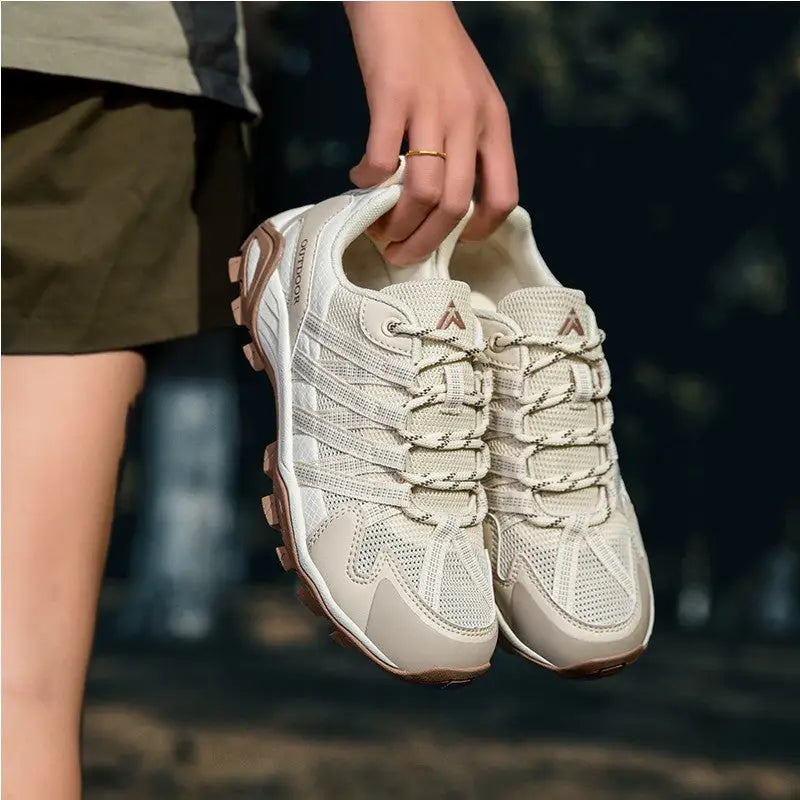 Chaussure de marche résistante