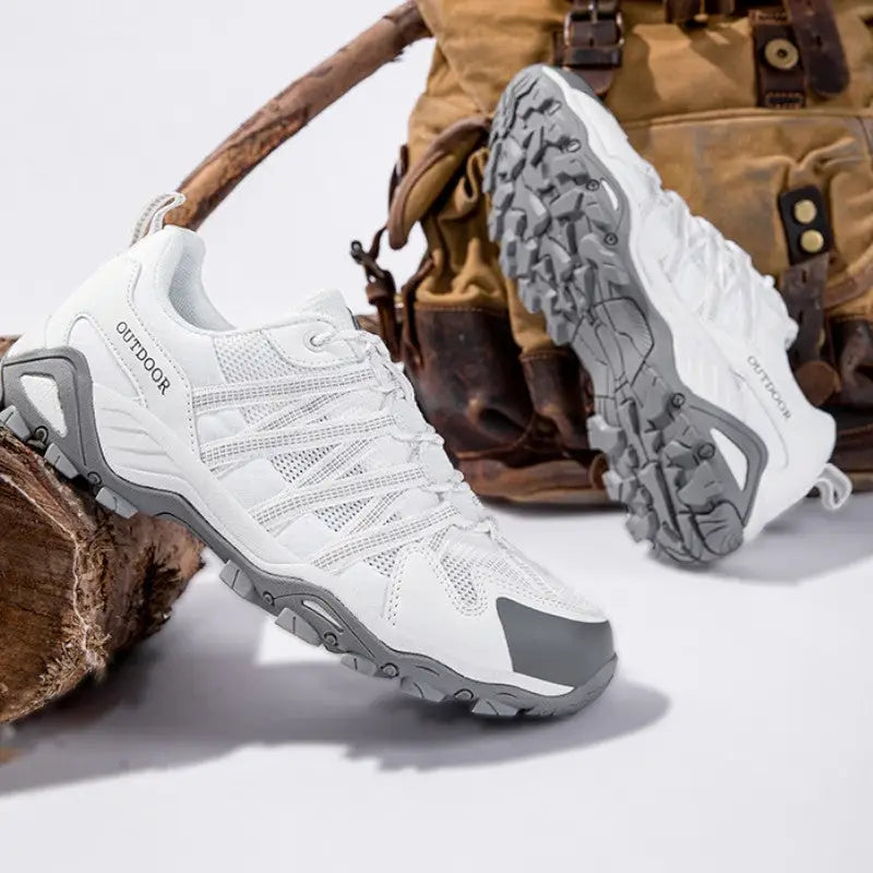 Chaussure de marche résistante