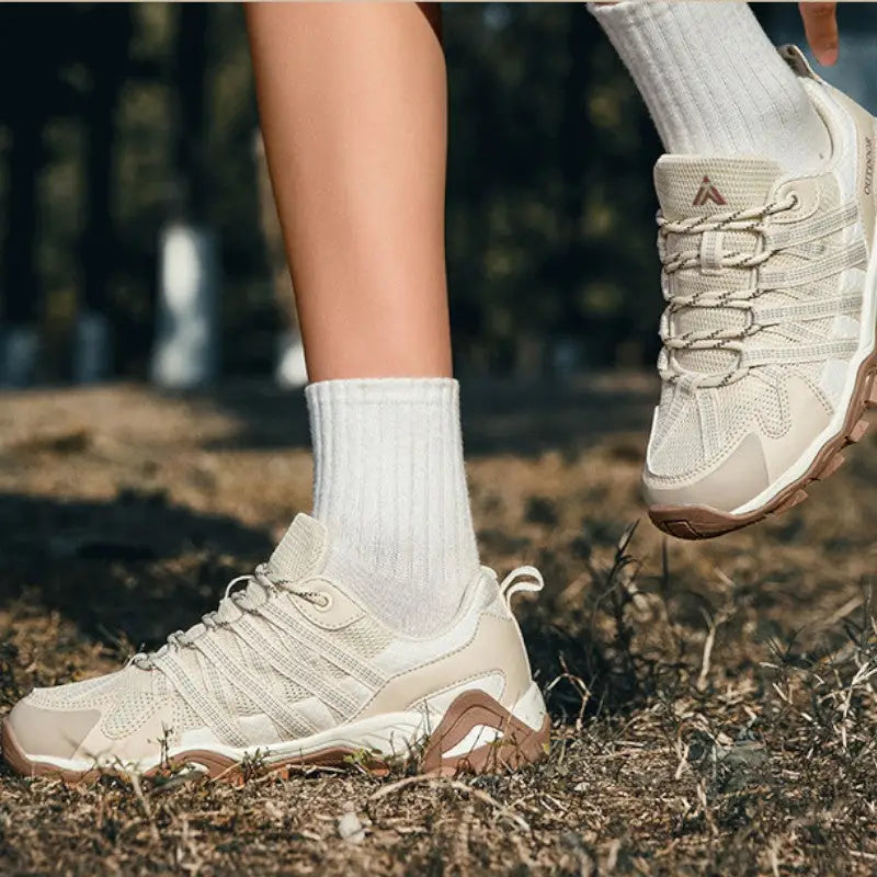 Chaussure de marche résistante