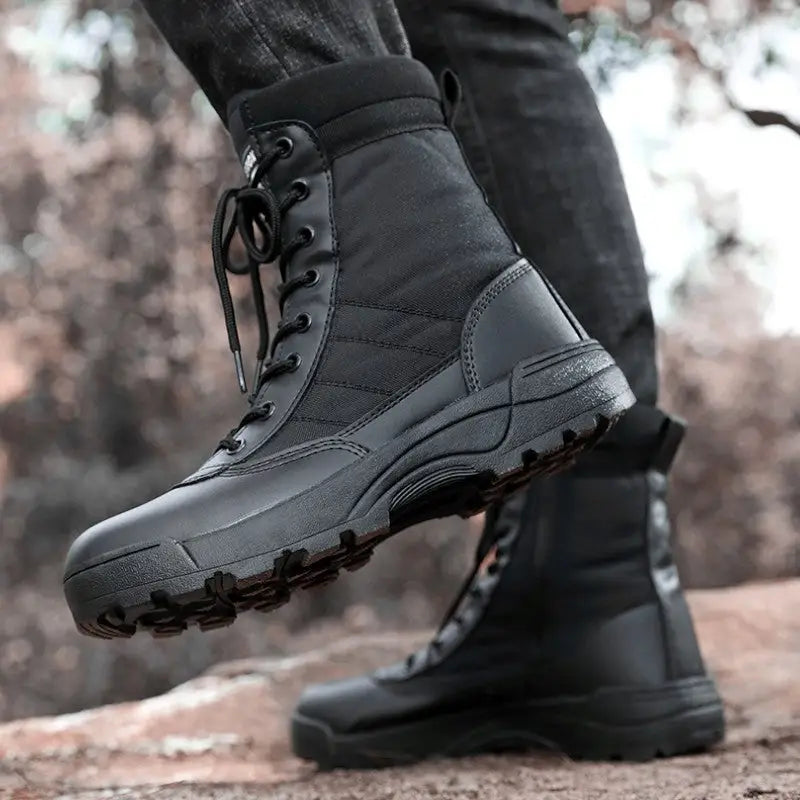 Chaussures noires militaires