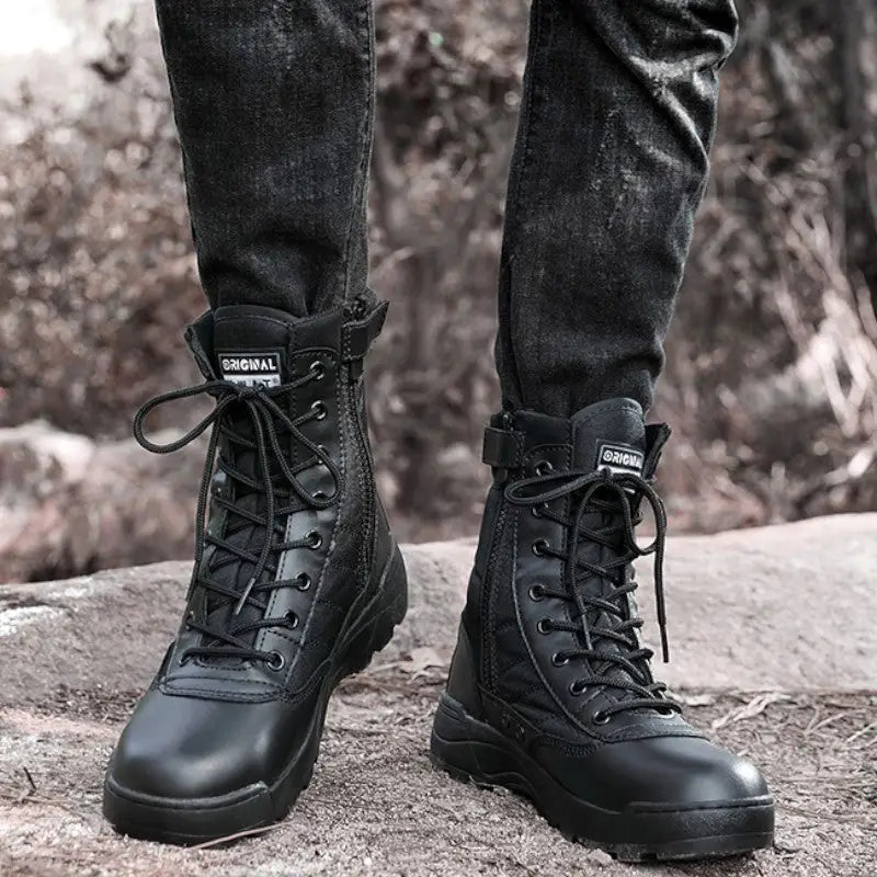 Chaussures noires militaires