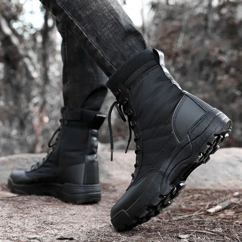 Chaussures noires militaires