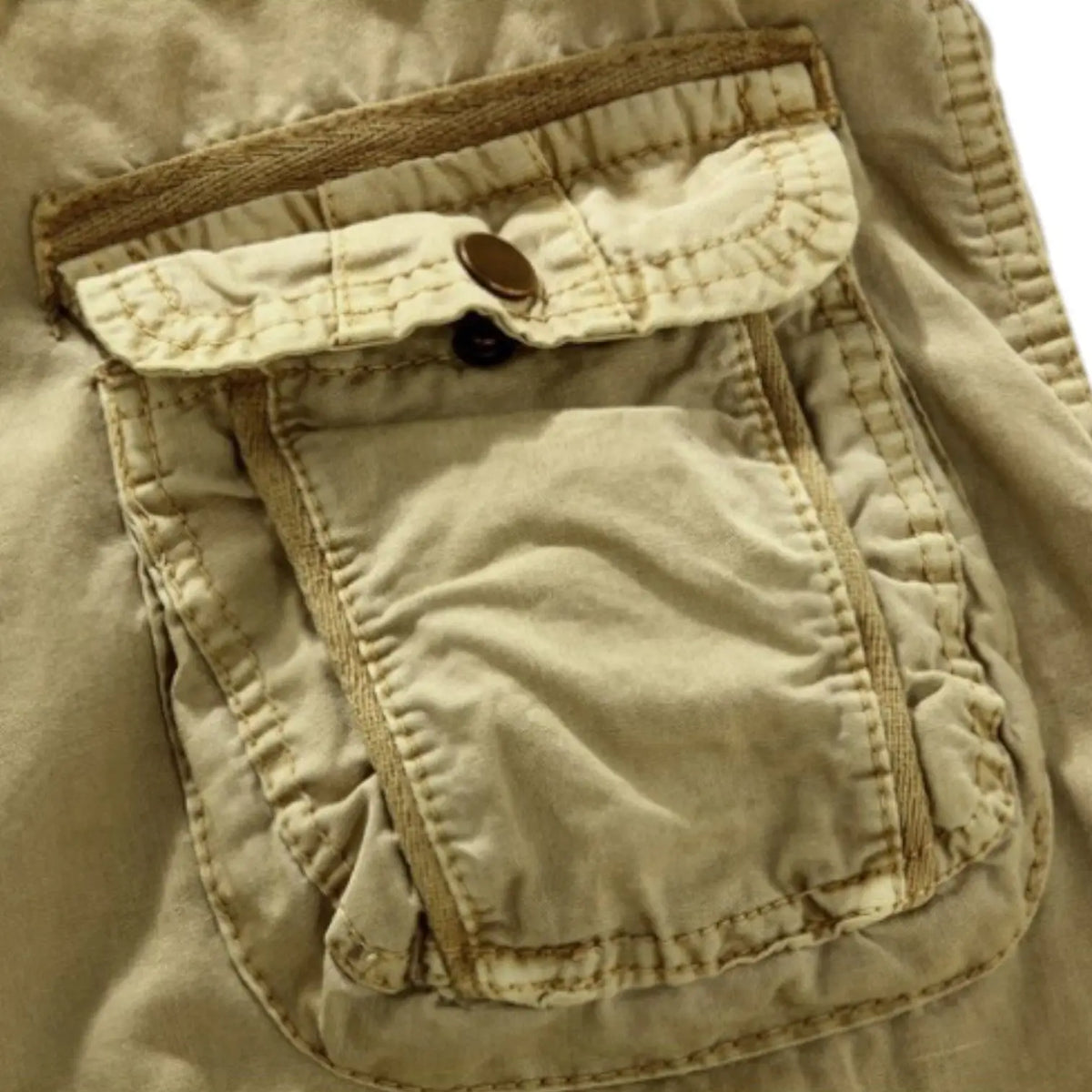 SHORT MILITAIRE AVEC EFFET FROISSÉ
