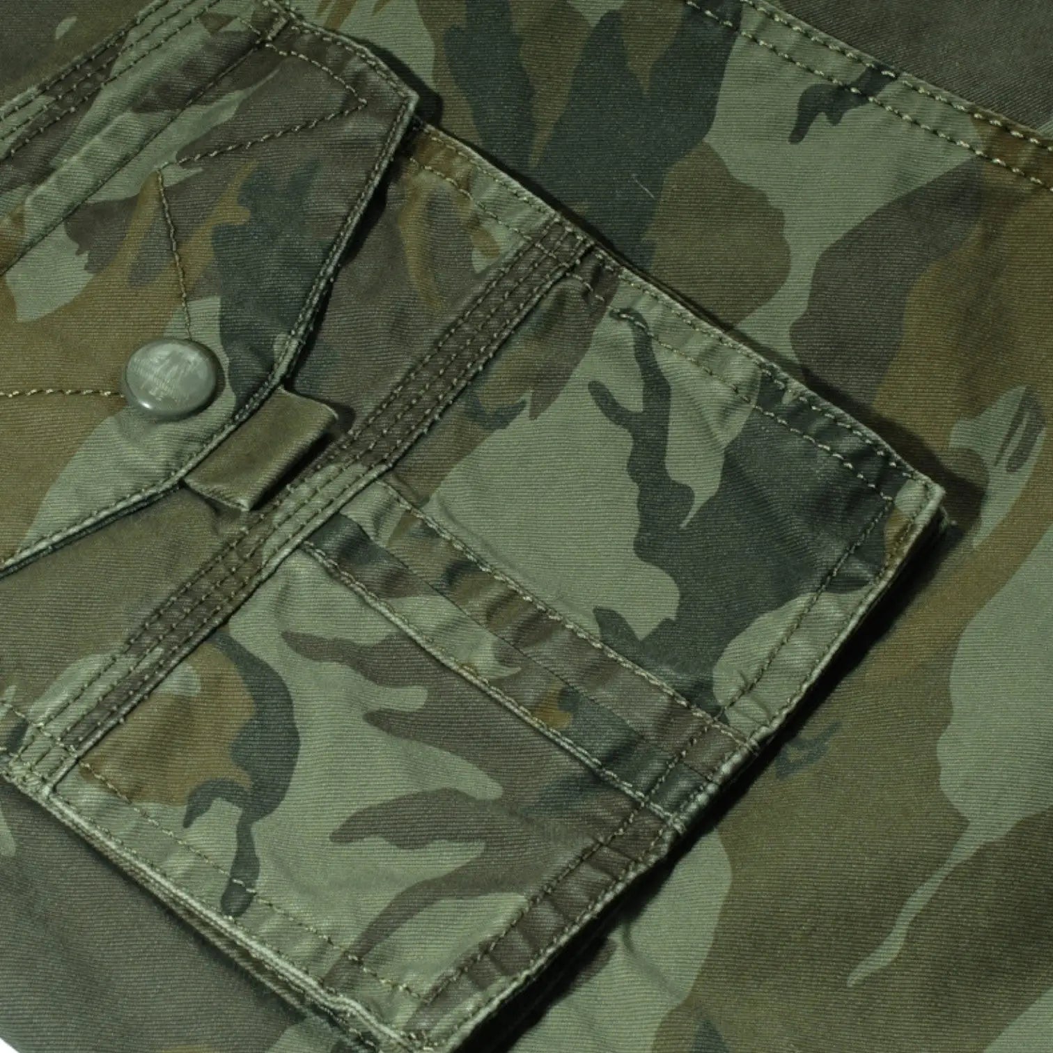 SHORT MILITAIRE - LONGUEUR GENOUX