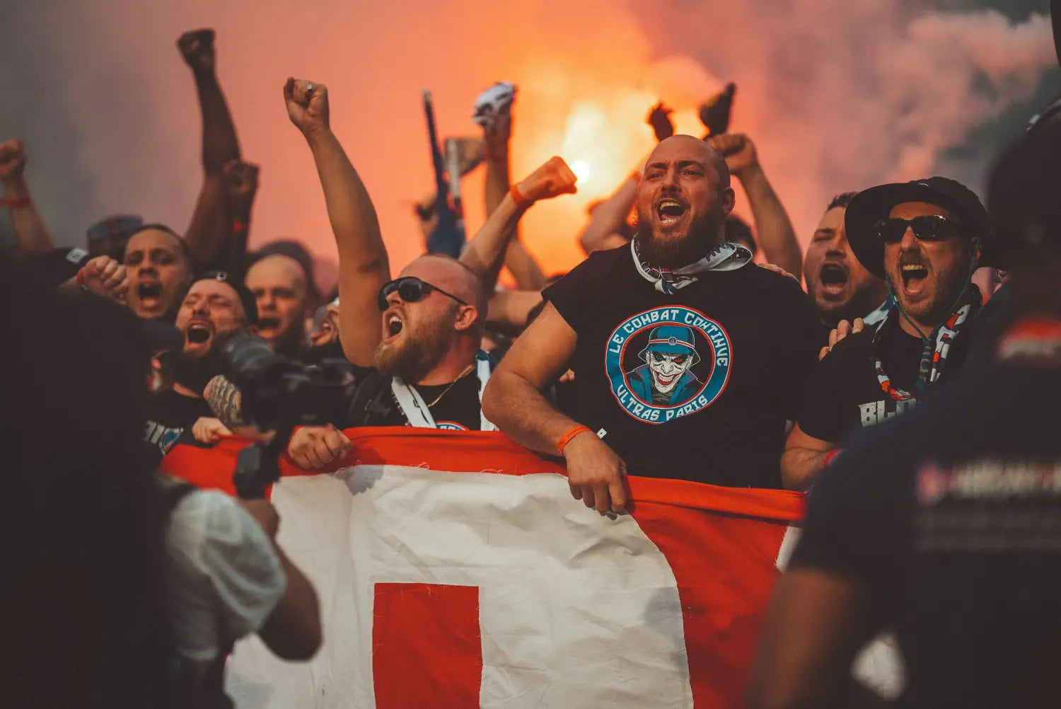 Pourquoi les ultras portent du stone island ?