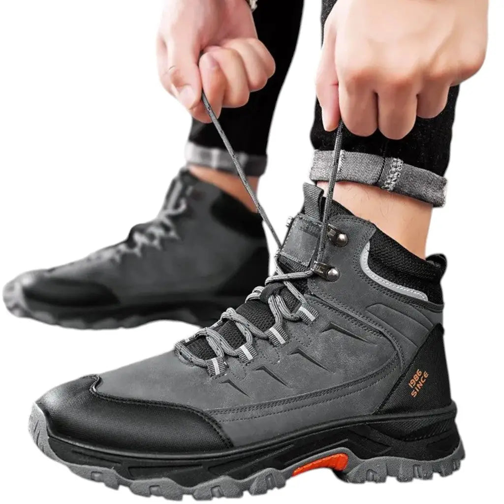 Chaussure de marche montante