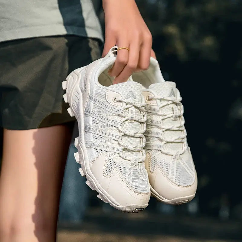 Chaussure de marche résistante