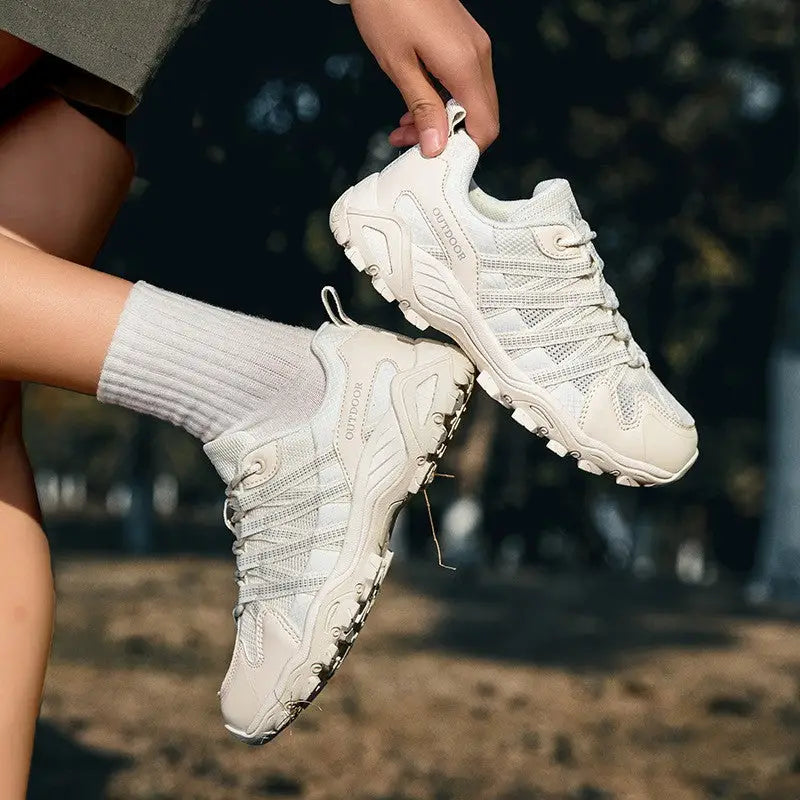 Chaussure de marche résistante