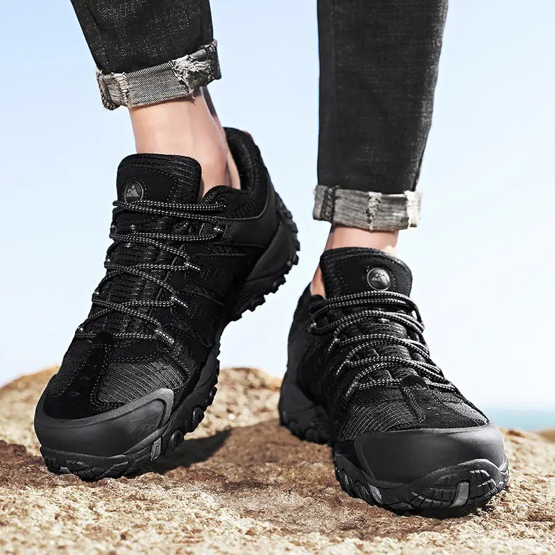 Chaussures basses noires militaires