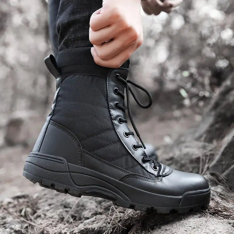 Chaussures noires militaires