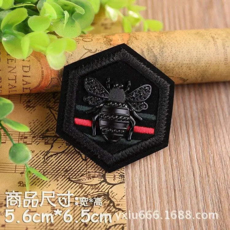 PATCH MILITAIRE AVEC MOTIF D’ALLIAGE