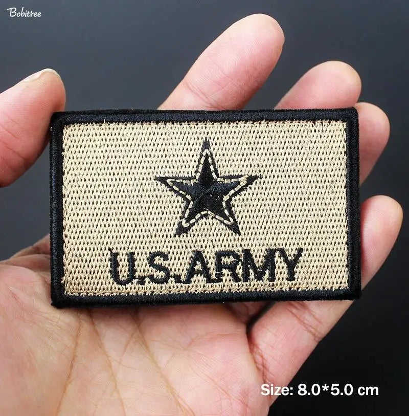 Patch velcro militaire First Aid noir rouge 3D 5 x 5 cm - Achat vente pas  cher Surplus militaire