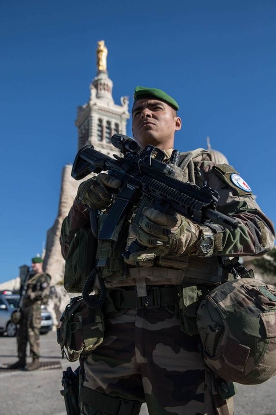 pourquoi-la-grenade-est-le-symbole-de-la-gendarmerie