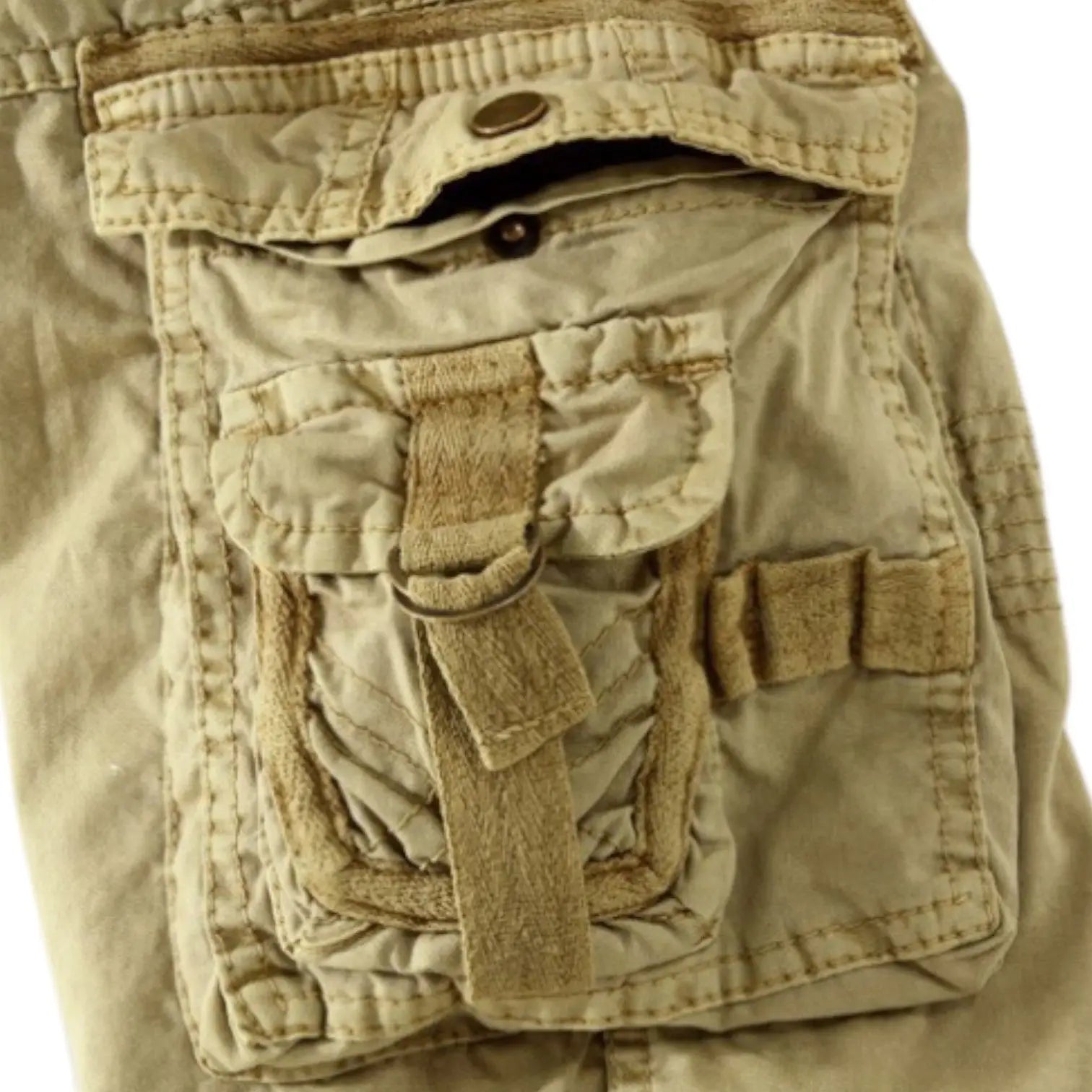 SHORT MILITAIRE AVEC EFFET FROISSÉ