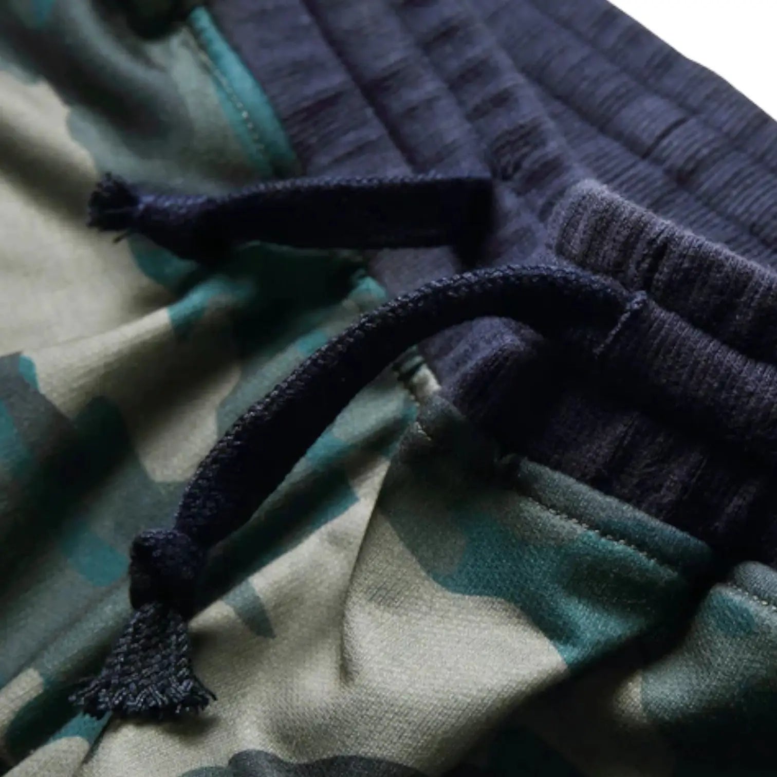 SHORT MILITAIRE - CAMOUFLAGE VERT