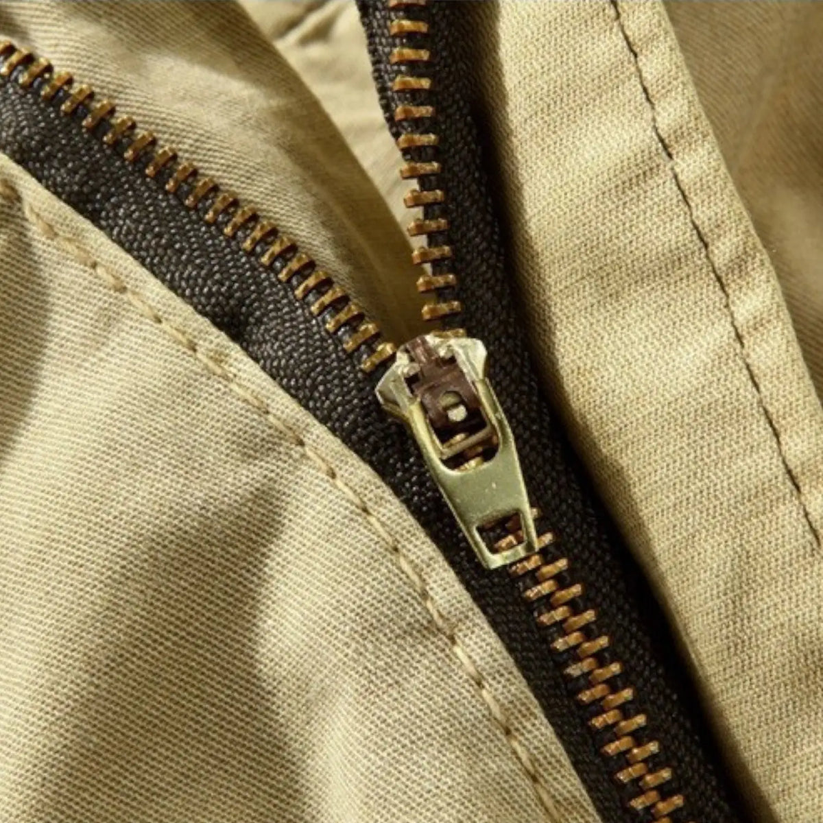 SHORT MILITAIRE AVEC EFFET FROISSÉ